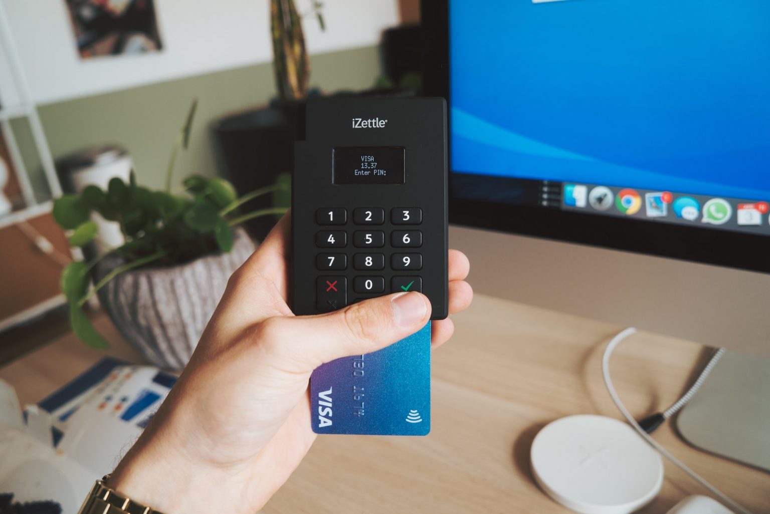 Visa adota stable coin e Bitcoin pode vir no futuro black sony remote control on persons hand