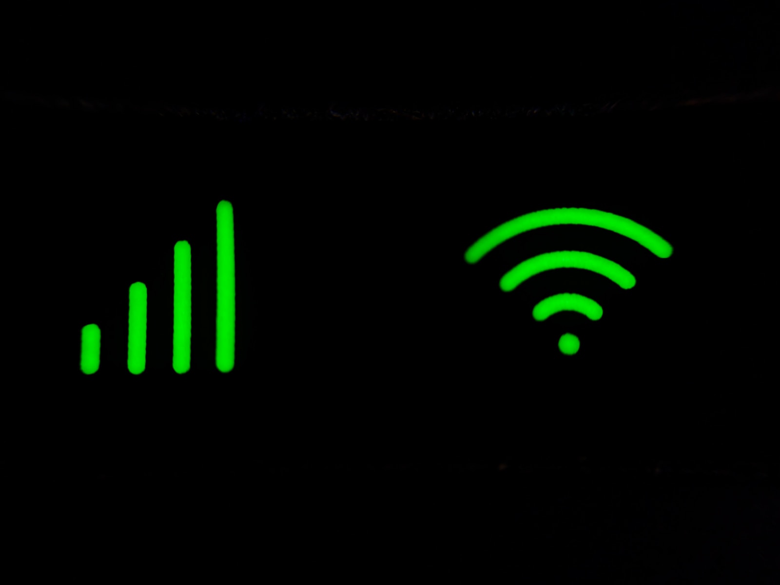 Símbolo verde wifi e dados móveis (Praveen kumar Mathivanan)