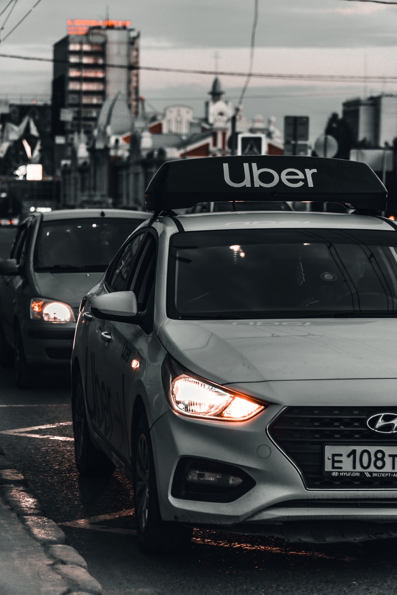 Uber suspende serviço em Bruxelas Carro da Uber (Victor Avdeev)