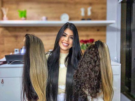 Alina Carmezim com cabelos para mega hair (divulgação)