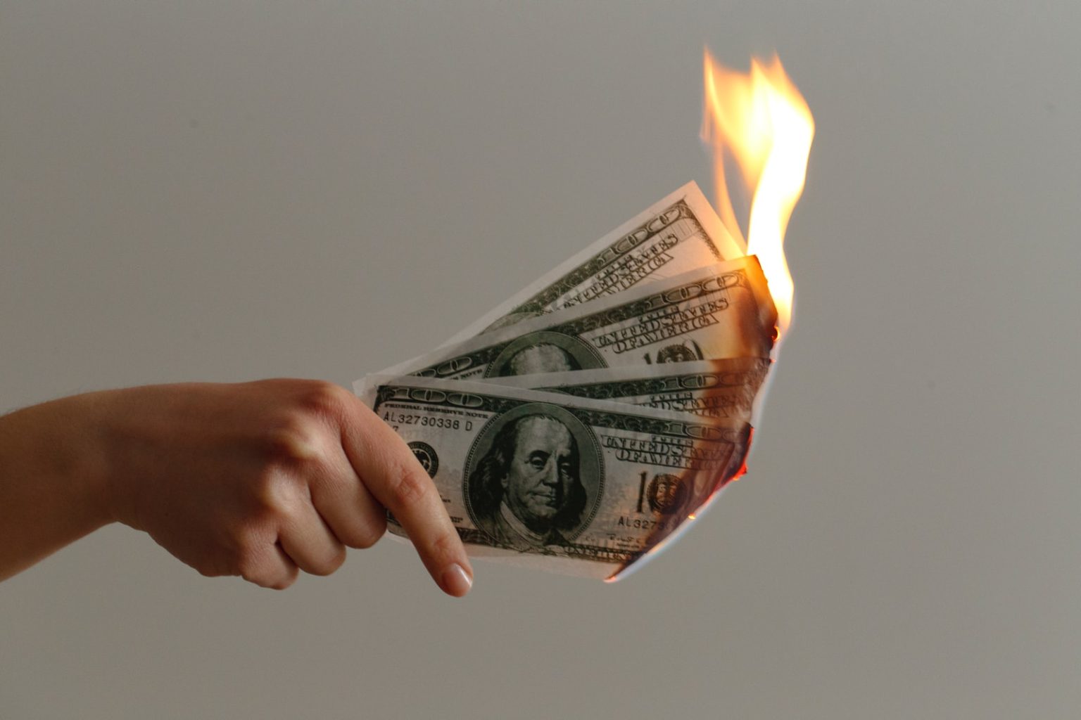Dinheiro pegando fogo (Jp Valery)