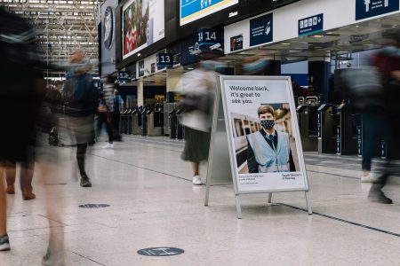 Havaianas comercial: a polêmica da mensagem subliminar política Havaianas commercial marketing