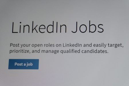 LinkedIn expande busca de emprego com inteligência artificial AI job search LinkedIn
