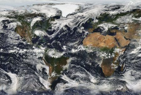 Cientistas desvendam a ligação global de inundações e secas climate extremes satellite view