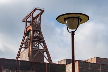 A corrida pelo cobre impulsiona megafusões na mineração global copper mining merger