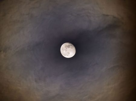 A Terra alimentando a Lua: uma revelação cósmica Earth Moon magnetic field