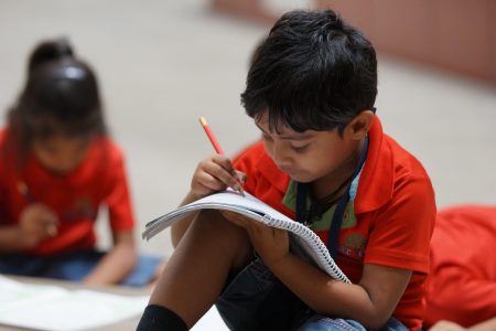 Por que o método Montessori, centenário, supera pré-escolas modernas Montessori classroom