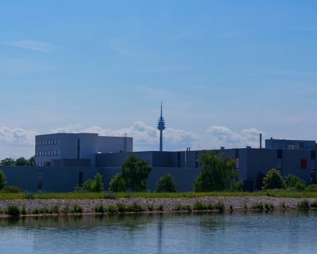 Meta aposta em energia nuclear para data centers de IA nuclear power plant data center