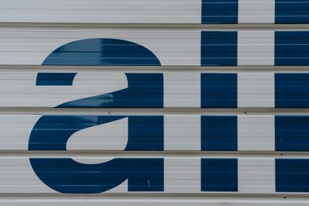 Fundação Zcash: SEC encerra investigação de anos Zcash logo SEC building